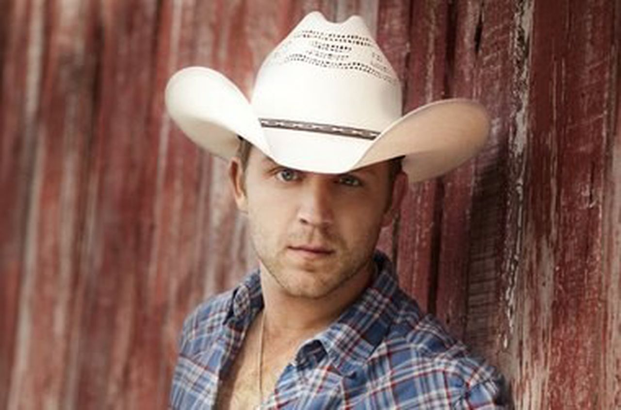 Justin Moore at BB&T Arena